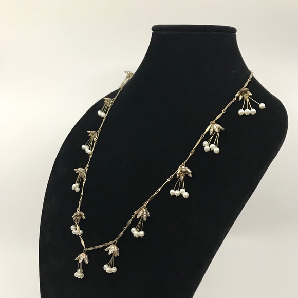 Pearl Flower Necklace - Picture 5 of 7